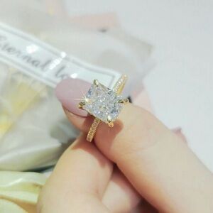 Elegant Gold and Silver Women's Ring